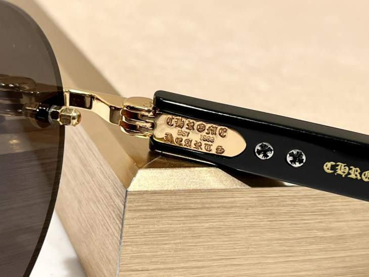 Picture of Chrome Hearts Sunglasses _SKUfw66527011fw